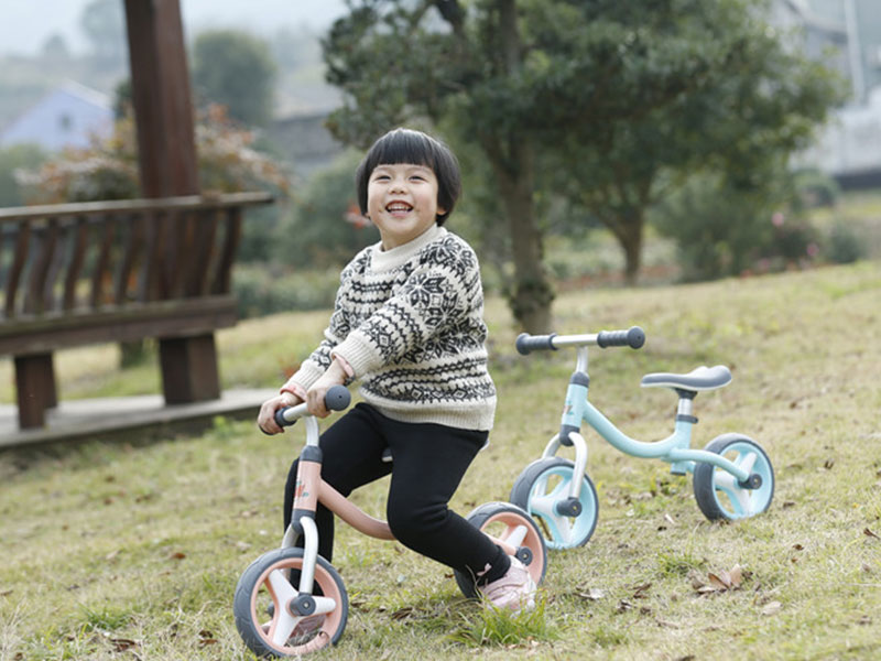 Kailan tinuturuan ng mga magulang ang kanilang Kids Balance Bike? Gaano karaming pagsasanay ang mas mahusay?