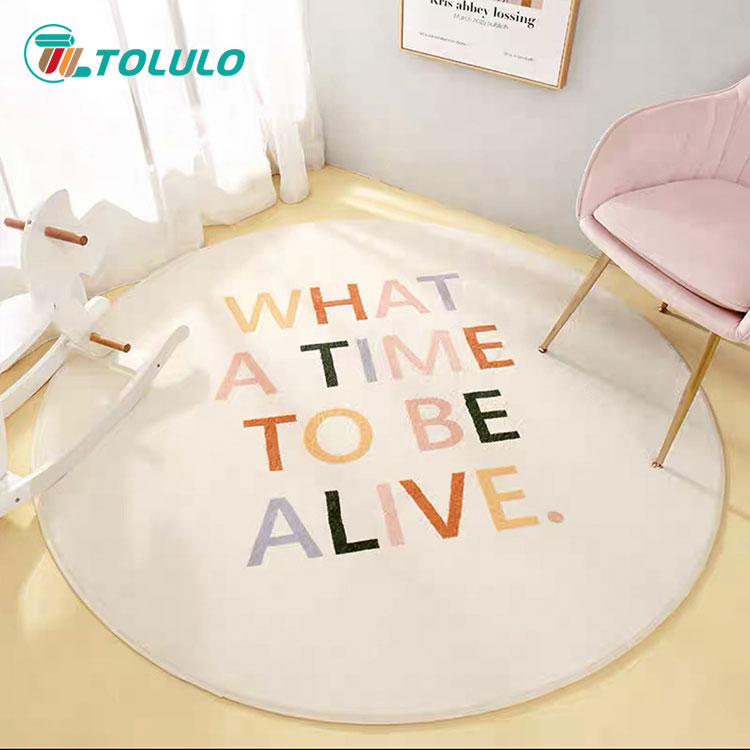 Bakit ang mga malambot na karpet ng mga bata na may mataas na pile na namumuno sa mga modernong nursery